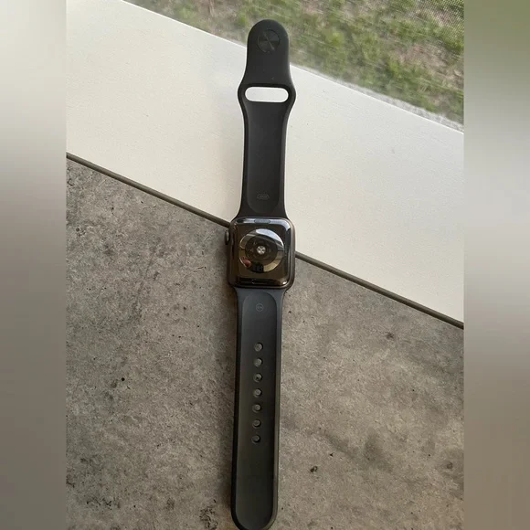 APPLE WATCH SERIES 4 GPS 40MM SPACE GRAY